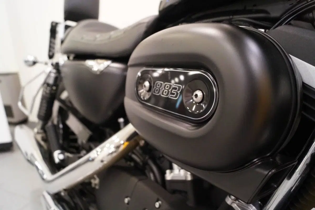 Harley-Davidson 883 R (2008 - 16) - XL 883R (8)