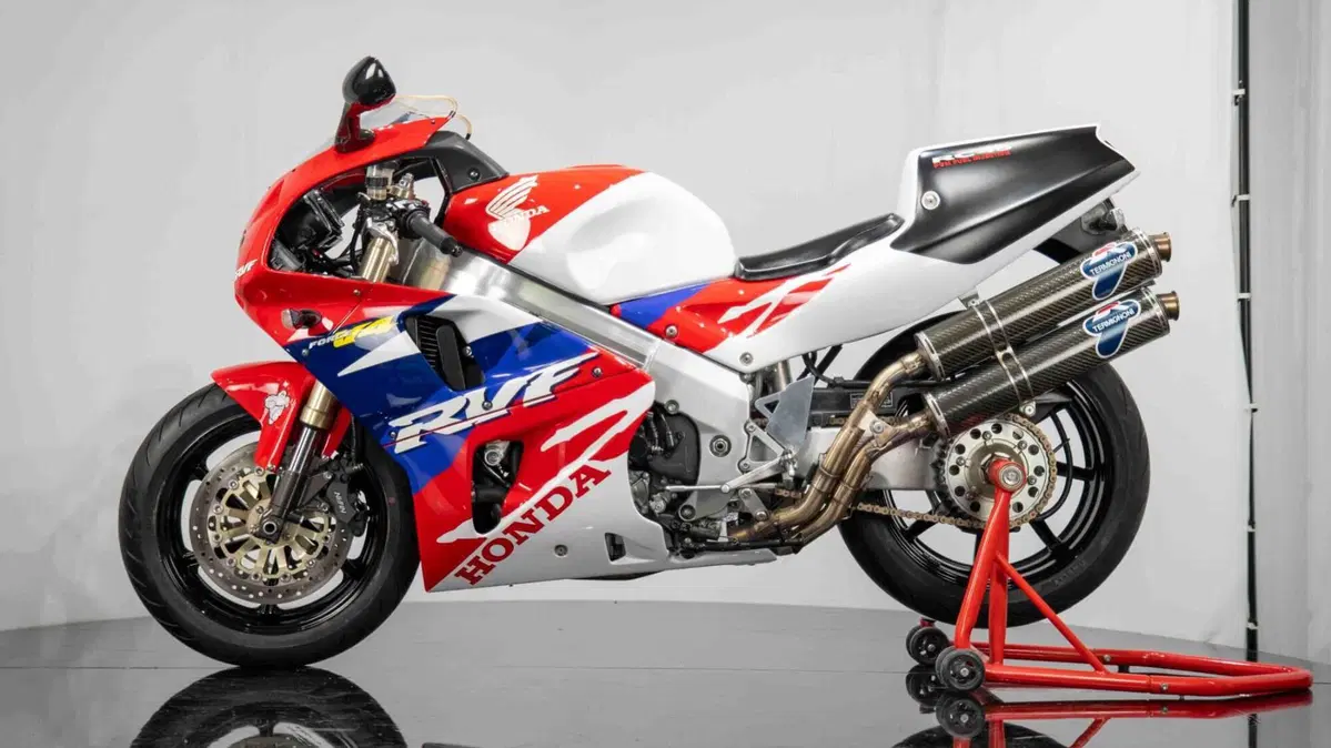 Honda RVF 750 R RC45  (2)