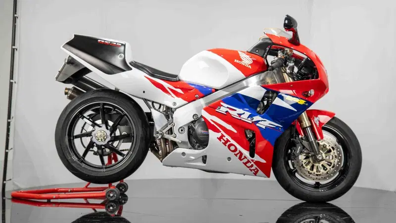 Honda RVF 750 R RC45  (6)