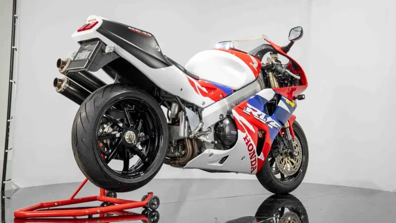 Honda RVF 750 R RC45  (7)
