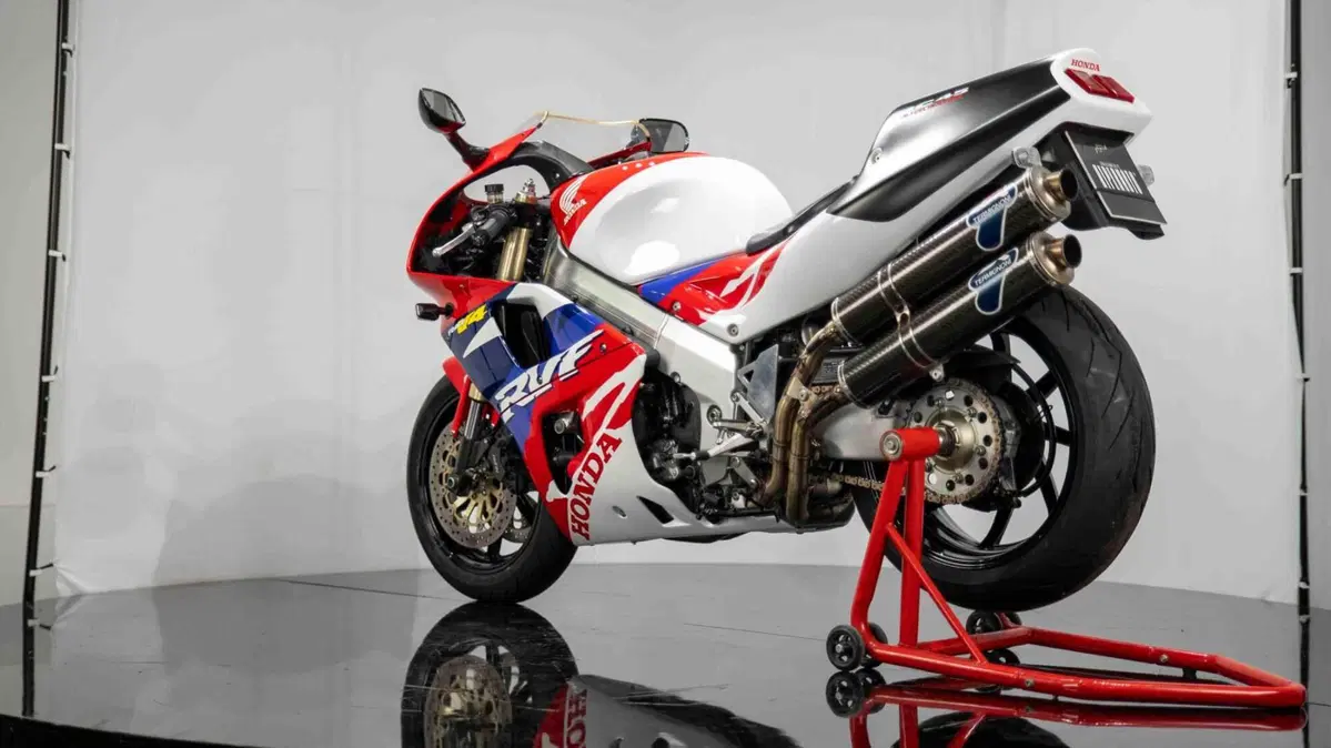 Honda RVF 750 R RC45  (9)