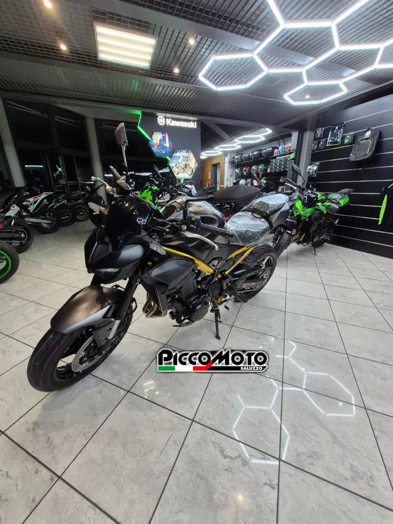 Kawasaki Z 900 (2025 - 26) (5)