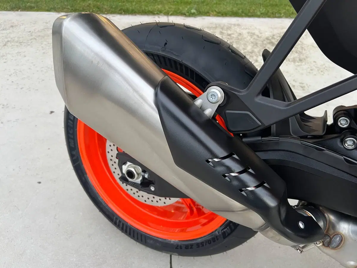 KTM 990 Duke R (2026) (6)