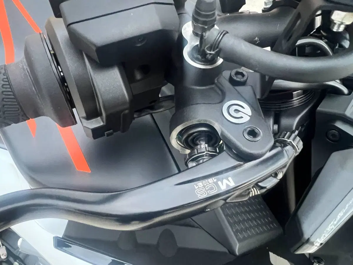KTM 990 Duke R (2026) (7)
