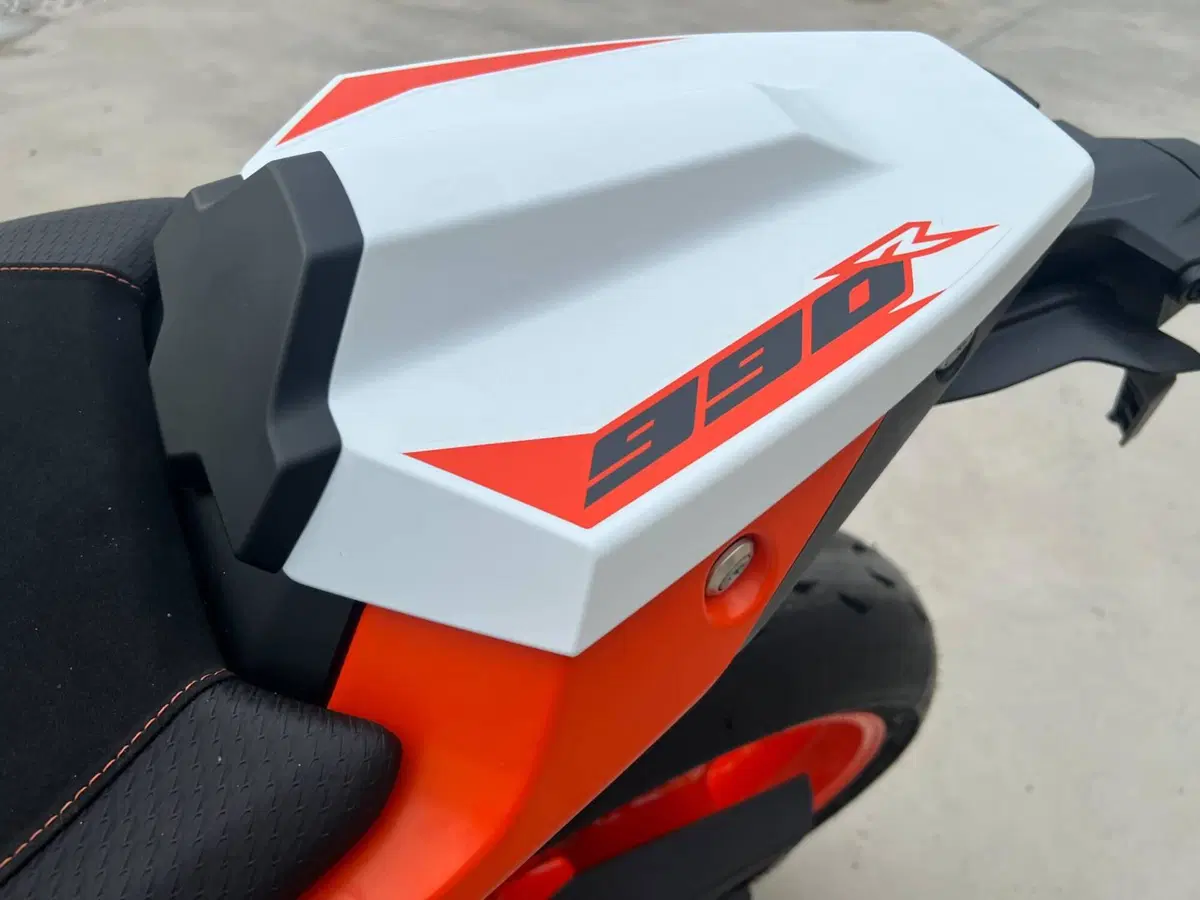 KTM 990 Duke R (2026) (13)