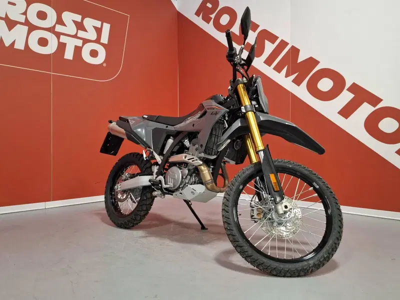 Suzuki DR-Z4S (2025 - 26)