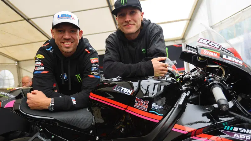 Todd, Hickman e 8Ten Racing ancora insieme per il 2026: TT, North West 200 e BSB nel mirino!