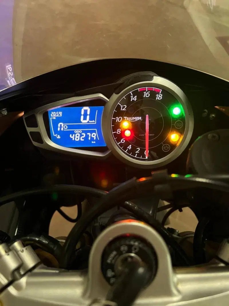 Triumph Daytona 675 R (2010 - 12) (13)