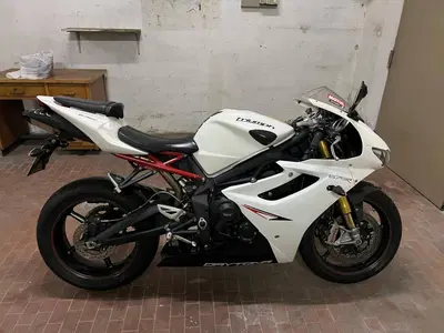 Triumph Daytona 675 R (2010 - 12) usata
