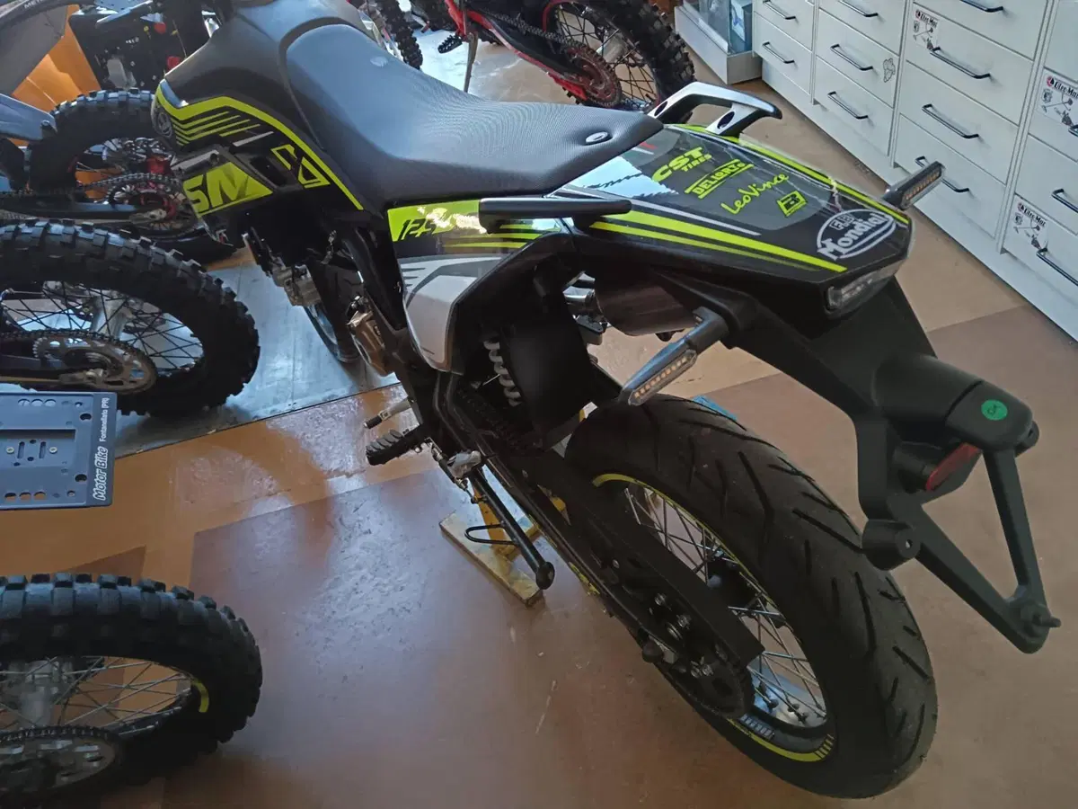 FB Mondial SMX 125 Motard (2021 - 24) (4)