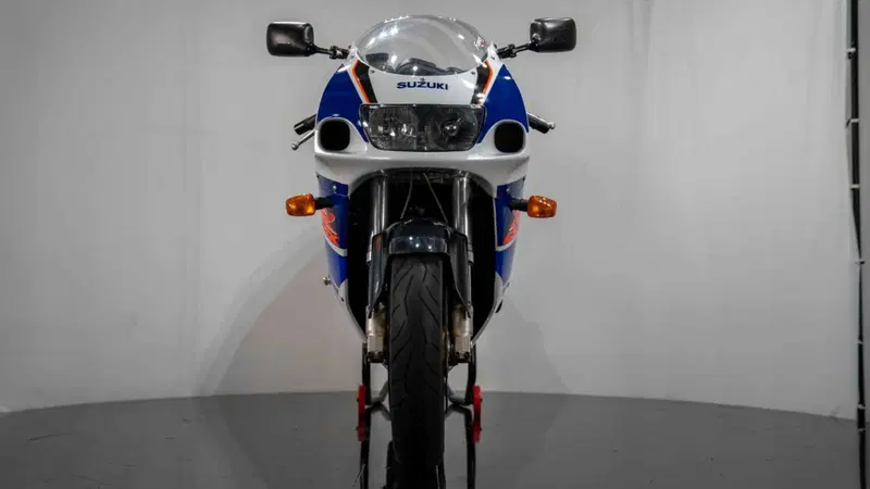Suzuki GSX-R 750 SRAD (4)