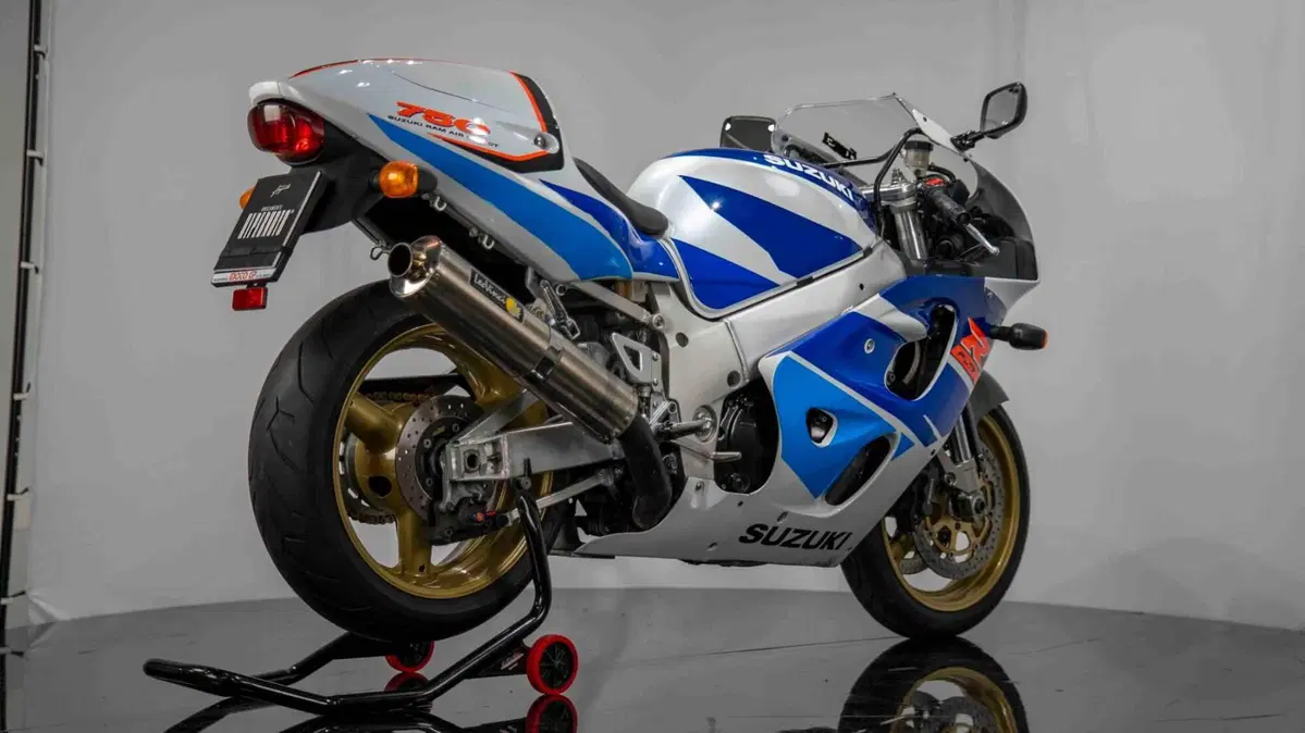 Suzuki GSX-R 750 SRAD (7)