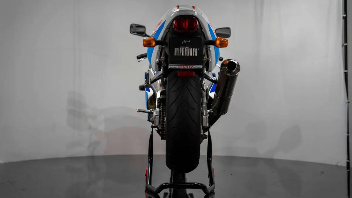 Suzuki GSX-R 750 SRAD (8)