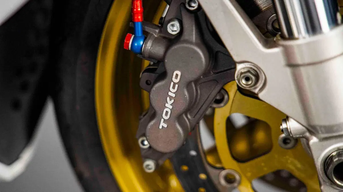 Suzuki GSX-R 750 SRAD (18)