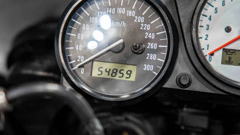 Suzuki GSX-R 750 SRAD (20)
