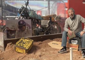 La moto di Thierry Sabine perduta e ritrovata nel deserto [VIDEO]