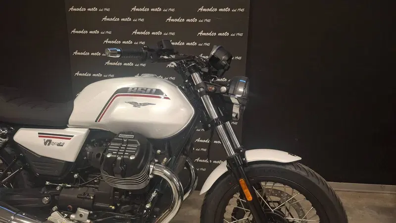 Moto Guzzi V7 Special (2025 - 26) (2)