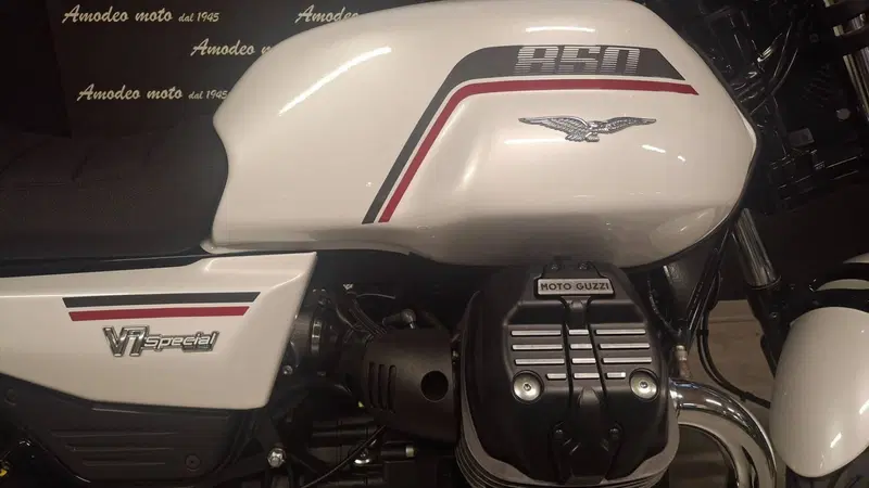 Moto Guzzi V7 Special (2025 - 26) (6)