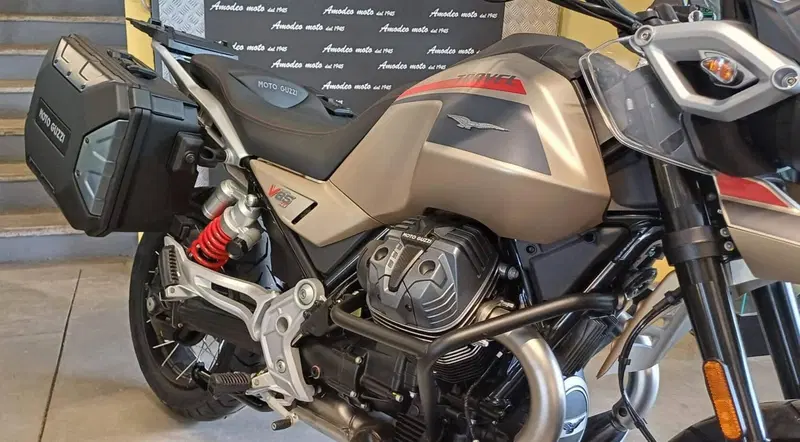 Moto Guzzi V85 TT Travel (2024 - 26) (2)