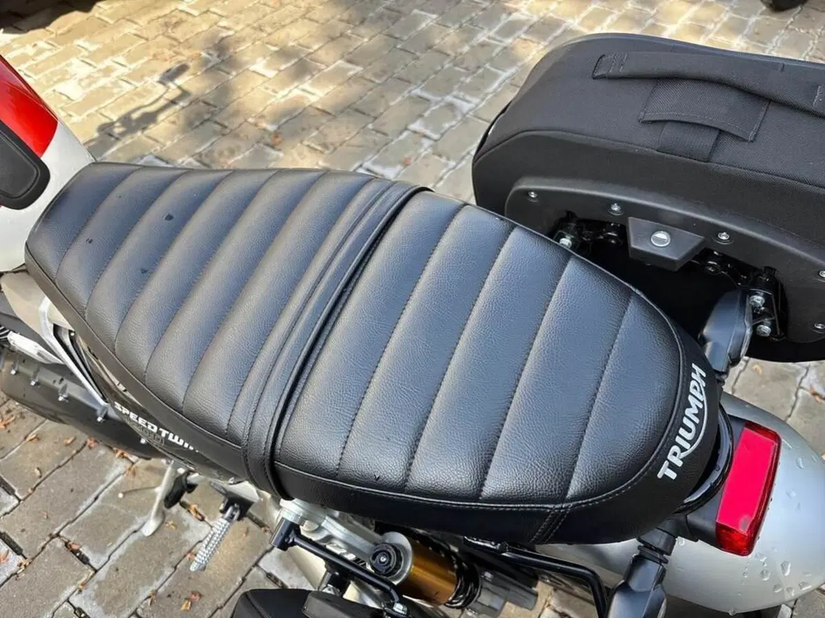 Triumph Speed Twin 1200 RS (2025 - 26) (9)