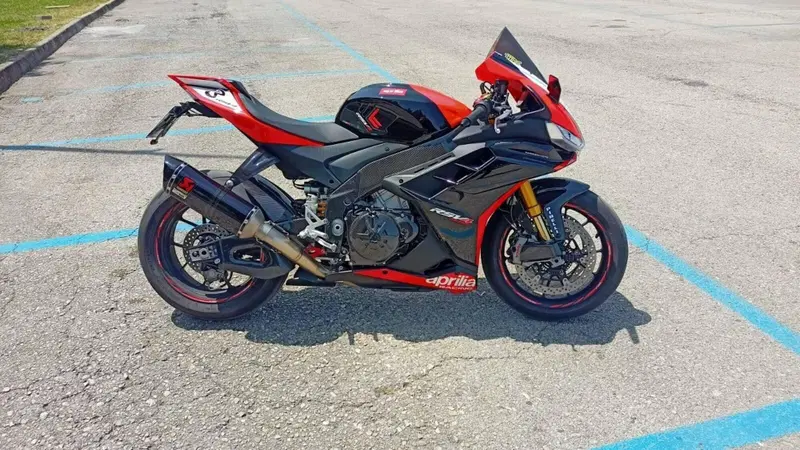 Aprilia RSV4 1100 Factory SE-09 SBK (2024) (3)