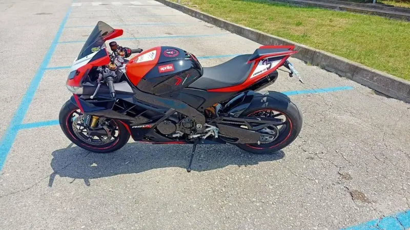 Aprilia RSV4 1100 Factory SE-09 SBK (2024) (5)