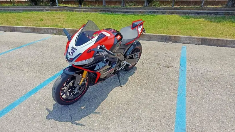 Aprilia RSV4 1100 Factory SE-09 SBK (2024) (6)
