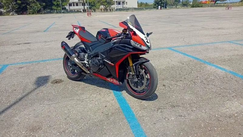 Aprilia RSV4 1100 Factory SE-09 SBK (2024) (12)