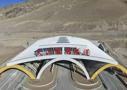 Cina, inaugurato lo Tianshan Shengli: è il tunnel stradale più lungo del mondo