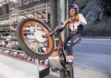 Il fenomeno Toni Bou percorre i 500mq di un negozio su una ruota [VIDEO]