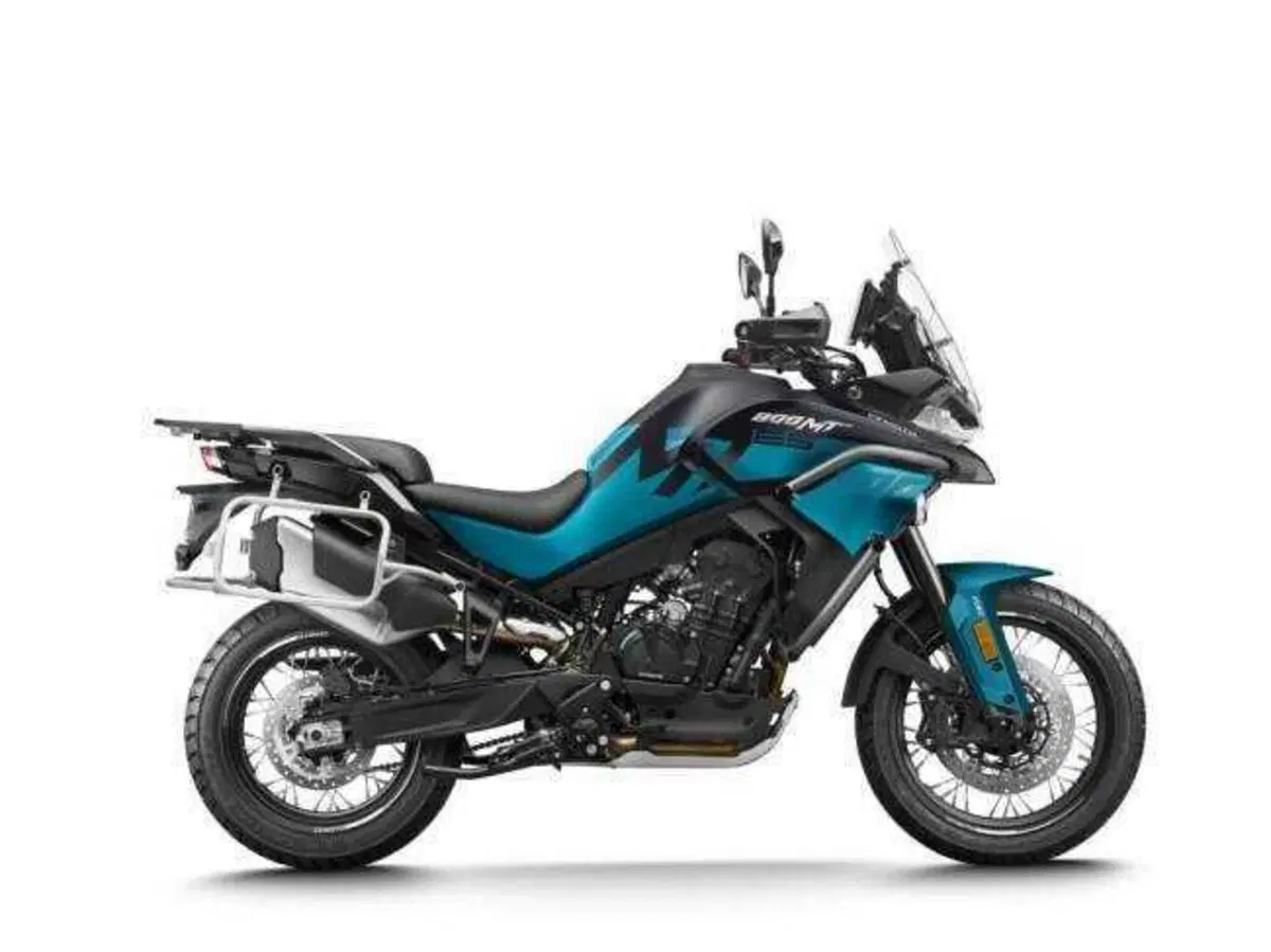 CFMoto svela la nuova 800MT ES con sospensioni elettroniche