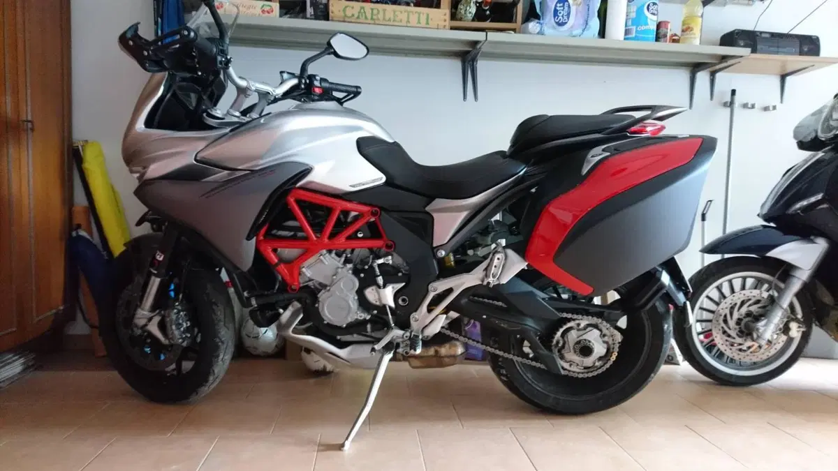 MV Agusta Turismo Veloce 800 (2017 - 2019) (2)