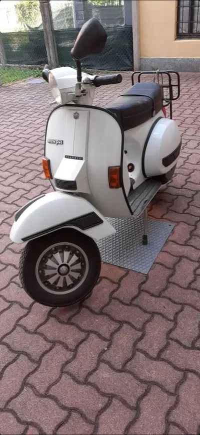 Piaggio Vespa 200 E usata