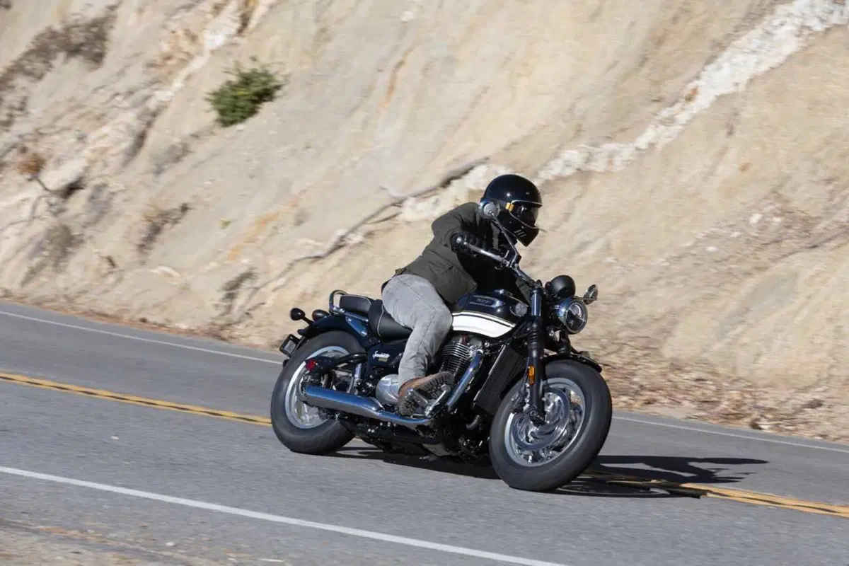Triumph Bonneville Bobber e Speedmaster 1200 my 2026 foto dinamiche motoIT (13)