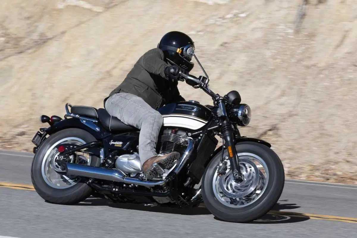 Triumph Bonneville Bobber e Speedmaster 1200 my 2026 foto dinamiche motoIT (15)