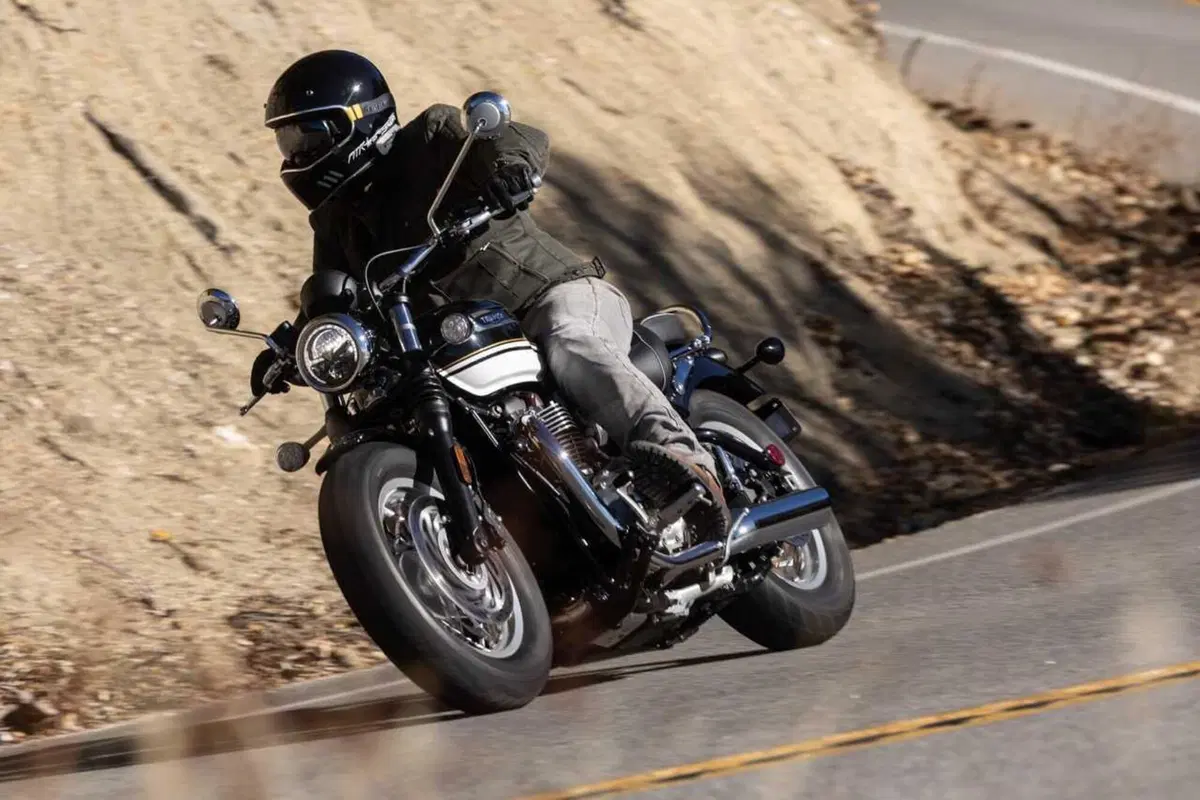 Triumph Bonneville Bobber e Speedmaster 1200 my 2026 foto dinamiche motoIT (24)