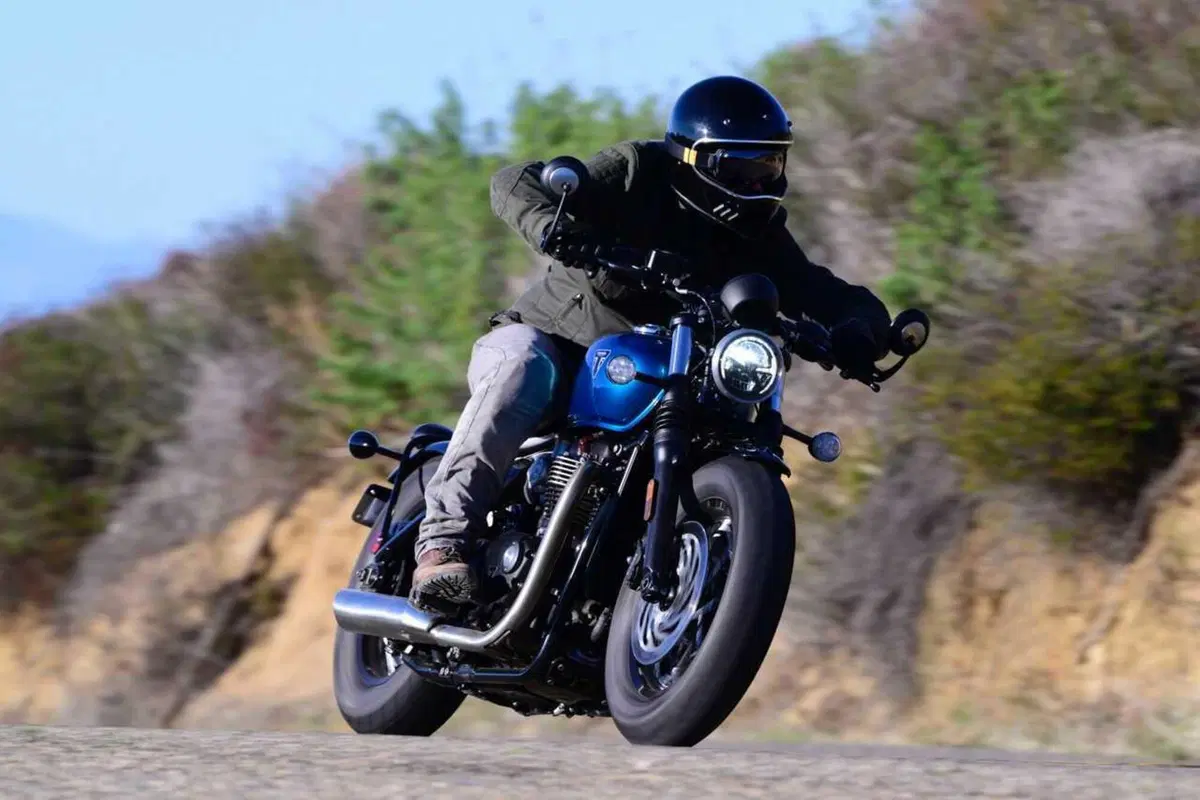 Triumph Bonneville Bobber e Speedmaster 1200 my 2026 foto dinamiche motoIT (32)