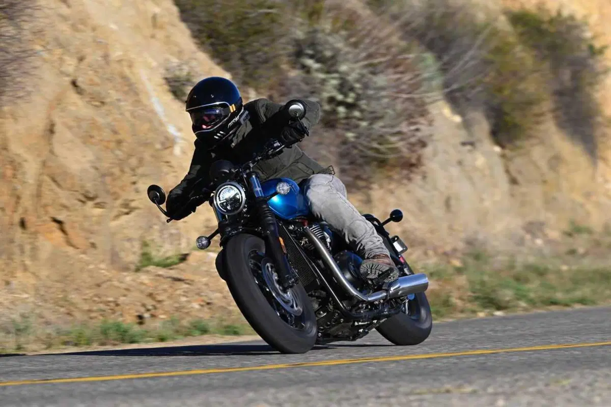 Triumph Bonneville Bobber e Speedmaster 1200 my 2026 foto dinamiche motoIT (36)