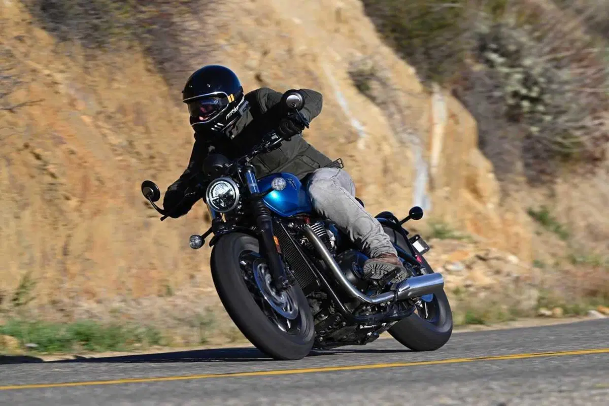 Triumph Bonneville Bobber e Speedmaster 1200 my 2026 foto dinamiche motoIT (37)