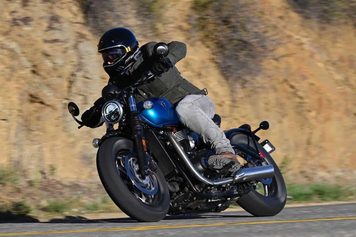 Triumph Bonneville Bobber e Speedmaster 1200 my 2026 foto dinamiche motoIT (39)