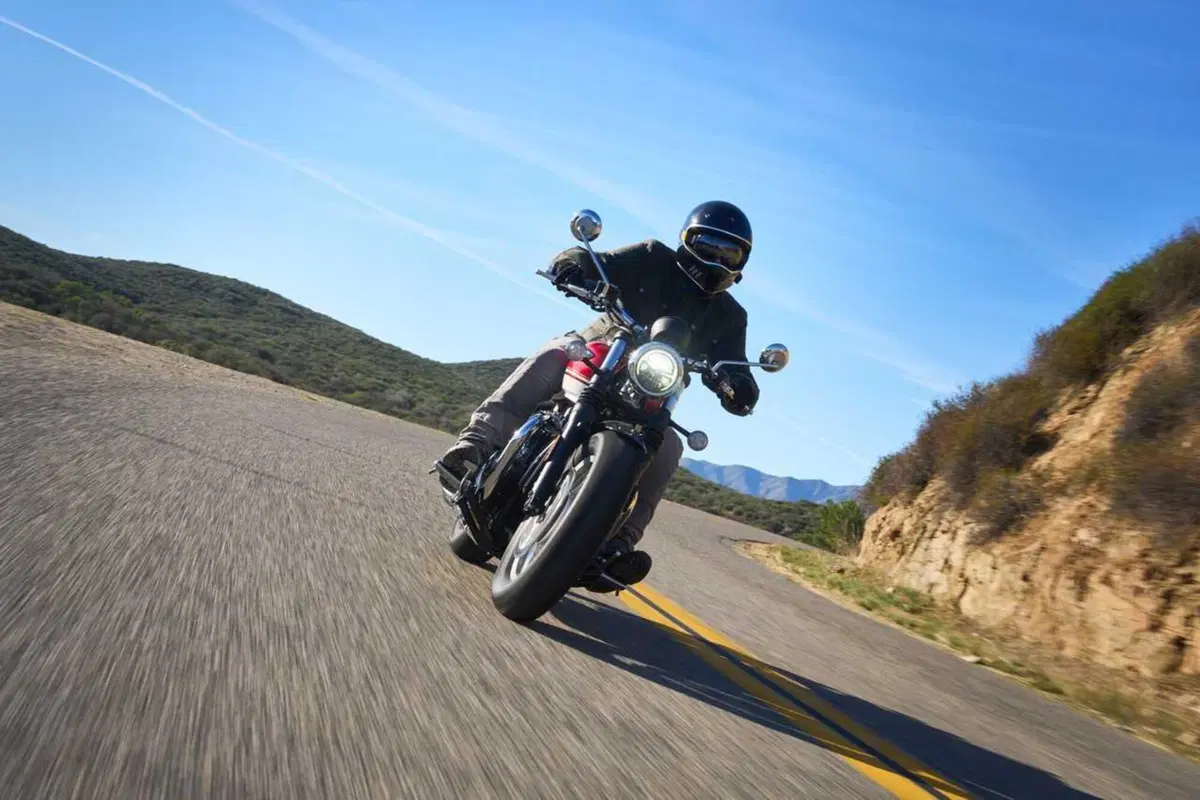 Triumph Bonneville Bobber e Speedmaster 1200 my 2026 foto dinamiche motoIT (40)