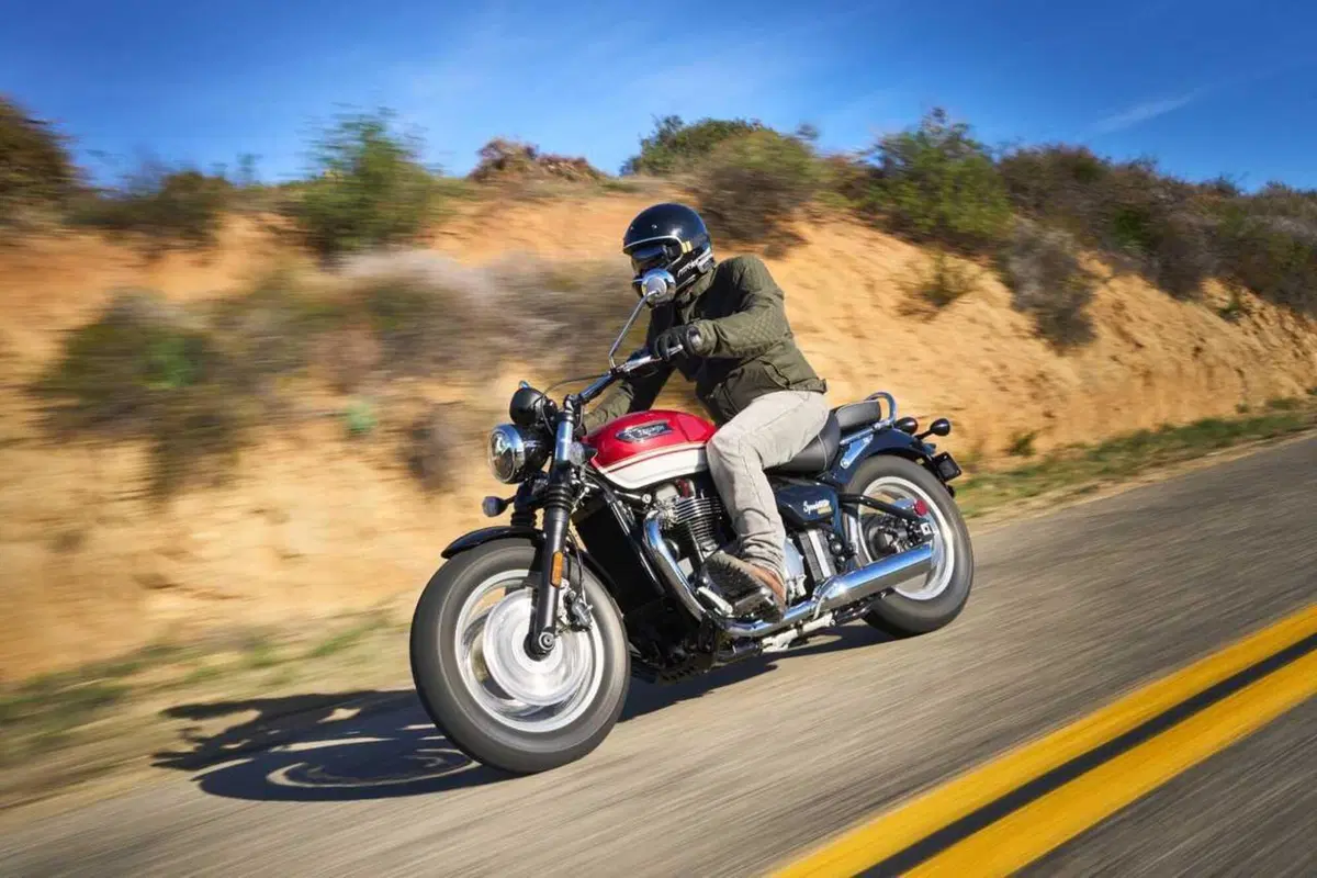 Triumph Bonneville Bobber e Speedmaster 1200 my 2026 foto dinamiche motoIT (49)