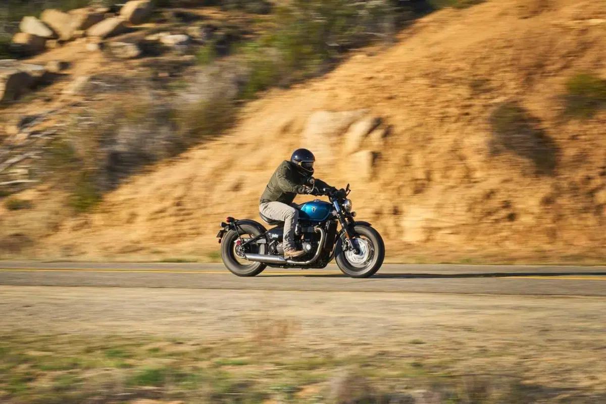 Triumph Bonneville Bobber e Speedmaster 1200 my 2026 foto dinamiche motoIT (64)