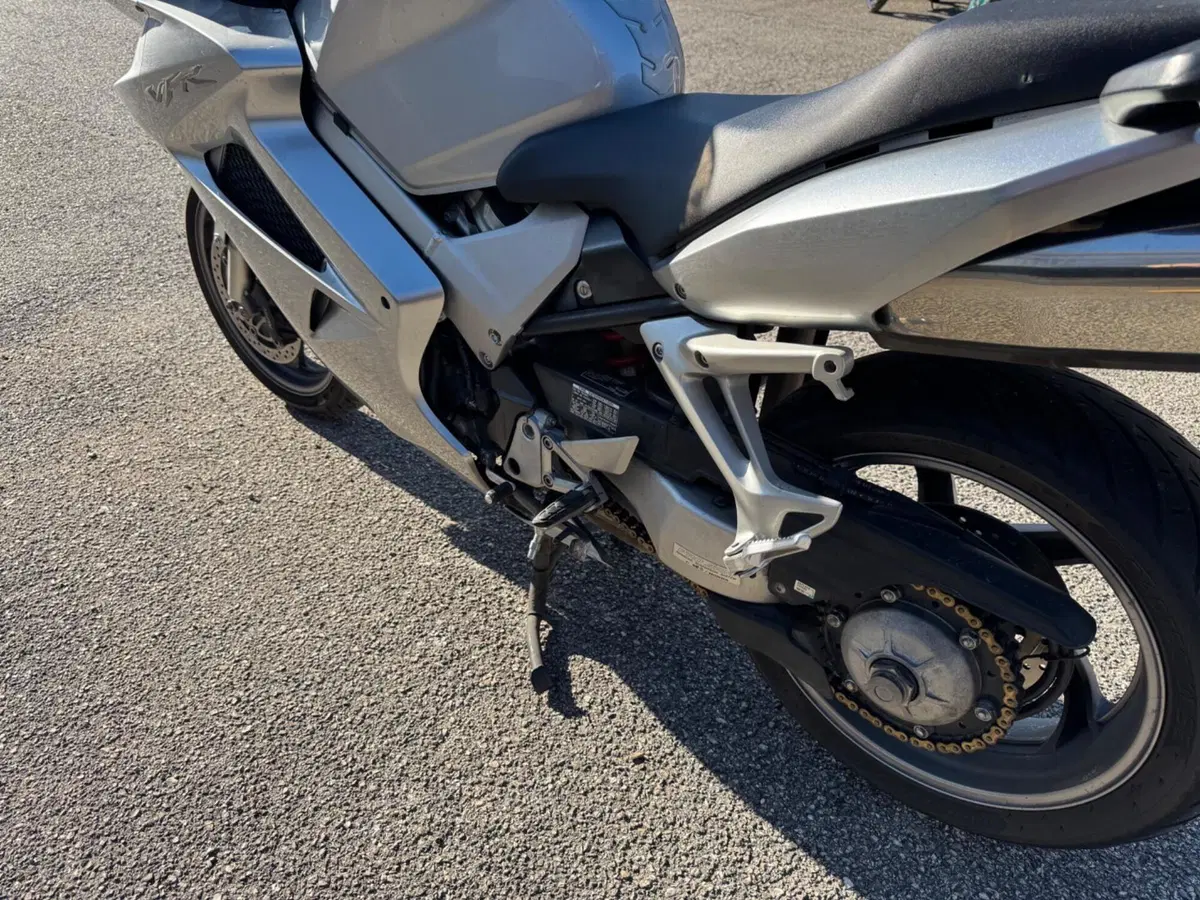 Honda VFR 800 (2006 - 13) (4)