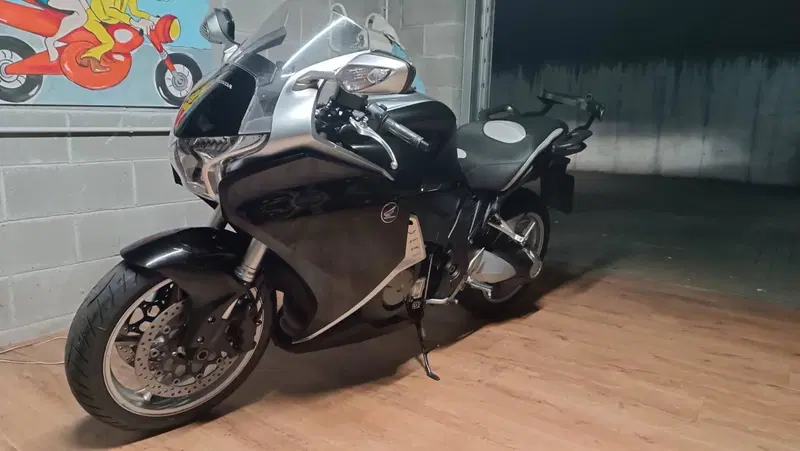 Honda VFR 1200 F ABS (2009 - 16) (6)