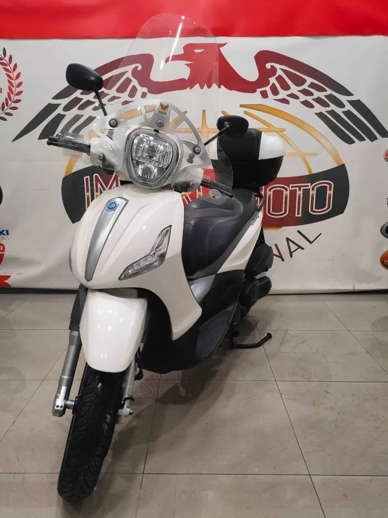 Piaggio Beverly 350 SportTouring ie ABS (2011 - 17) (3)