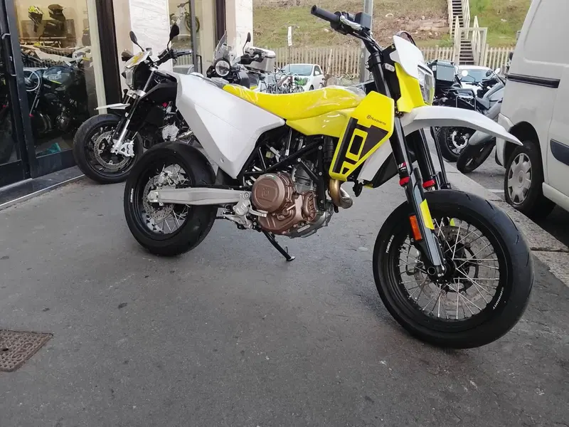 Husqvarna 701 Supermoto (2026) (4)