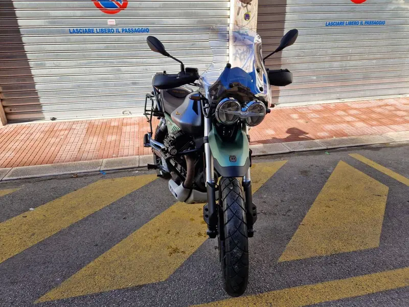 Moto Guzzi V85 TT Centenario (2021 - 22) (2)