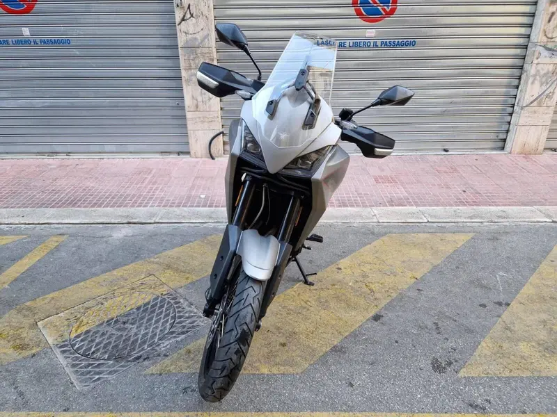 Moto Morini X-Cape 650 (2021 - 26) (2)