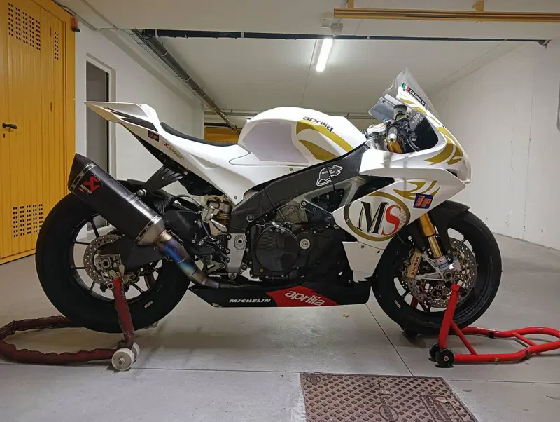 Aprilia RSV4 Factory APRC ABS (2011 - 15)
